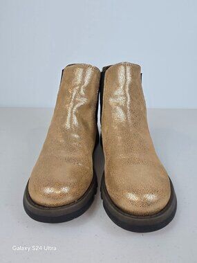 Fly London Salv Chelsea boots in gold leather women's size 8